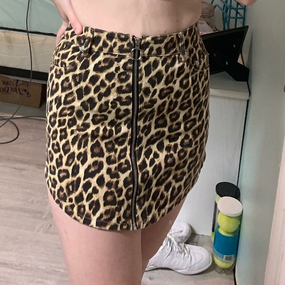 Forever21 Cheetah Print Mini Skirt - Picture 3 of 3